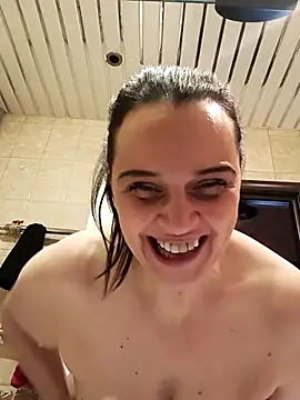 hugebobbs online show from April 21, 8:54 am