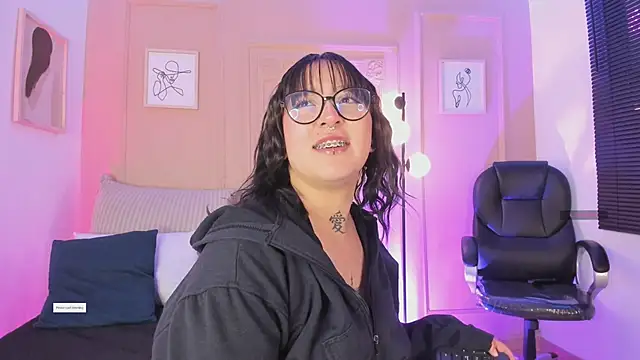 sofi bakerr online show from April 21, 11:39 am