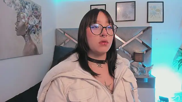 sofi bakerr online show from April 27, 11:40 am