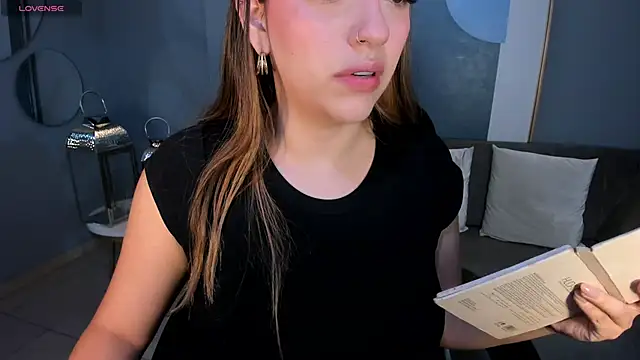 Snapshot of BellaRose_X chatting on October 8, 4:06 am BellaRose X online show from October 8, 4:06 am