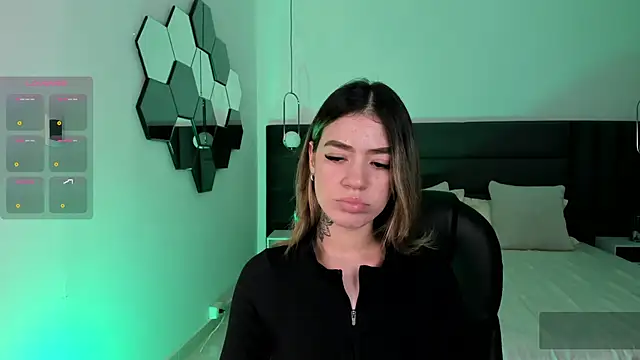 ViolettHansson online show from October 16, 8:55 pm