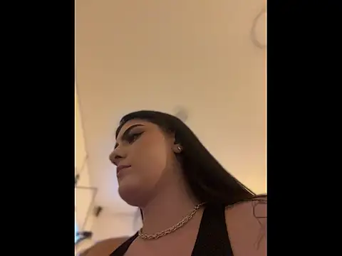 IrisBaker online show from April 24, 9:28 pm