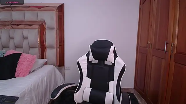 emilyaboott online show from April 26, 11:02 pm