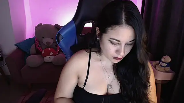 LauraHawkes online show from November 18, 4:35 am