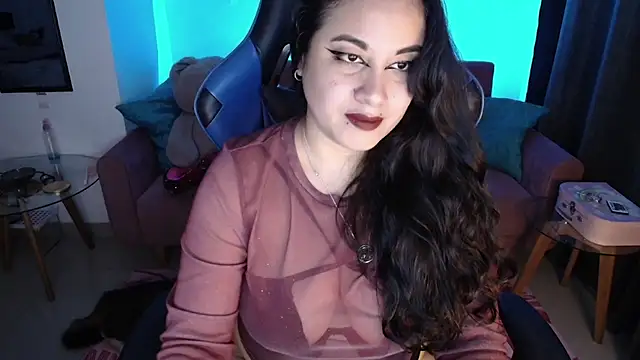 LauraHawkes online show from December 1, 2:48 am