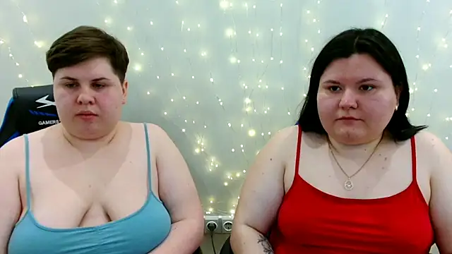 BeckyAndHellen online show from April 12, 11:13 am