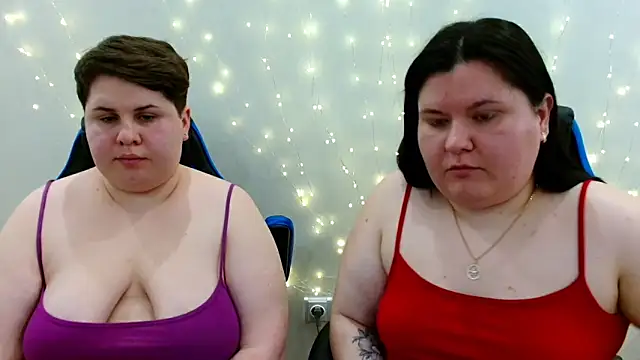 BeckyAndHellen online show from April 22, 11:51 am