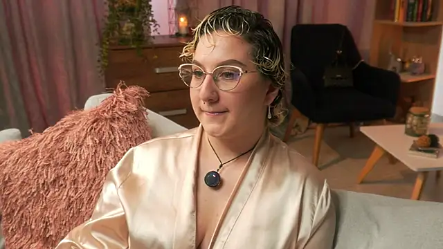 Ximenna Cruz online show from April 23, 8:11 pm