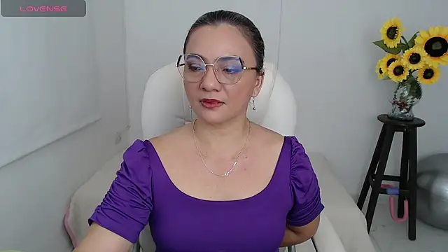 Snapshot of ana_milf chatting on October 13, 1:03 pm ana milf online show from October 13, 1:03 pm