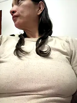 Snapshot of Yulia_sx chatting on October 4, 2:28 am Yulia sx online show from October 4, 2:28 am