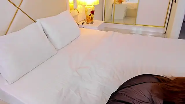 Snapshot of Mommylongnipples chatting on September 26, 1:31 pm Mommylongnipples online show from September 26, 1:31 pm