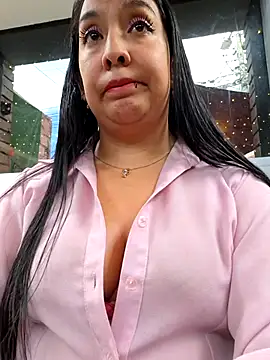 Bella keny online show from April 25, 7:00 pm