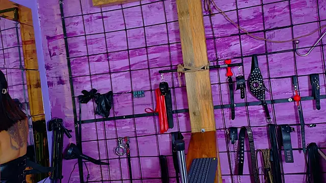 alexia aitanaa  online show from April 24, 3:09 am