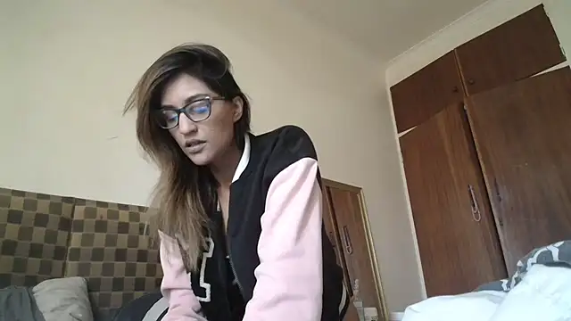 karmicQueen669 online show from April 22, 1:52 pm