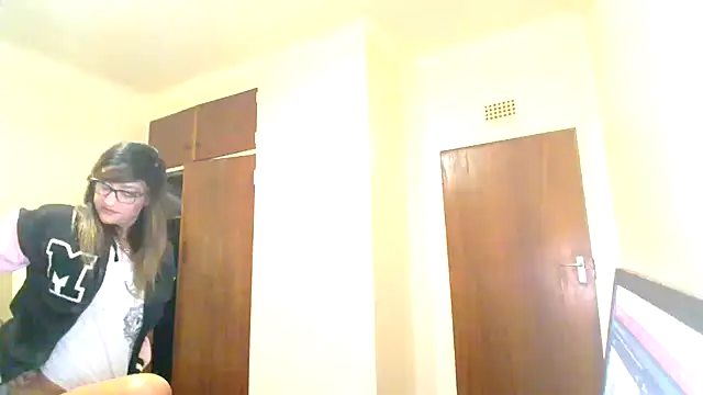 karmicQueen669 online show from July 3, 5:30 pm