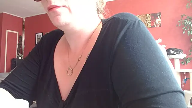 cruellaculdenfer67 online show from June 11, 7:38 am