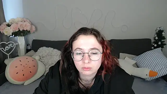 Mini Diva online show from April 24, 8:06 am