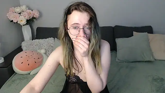 Mini Diva online show from November 1, 9:35 am