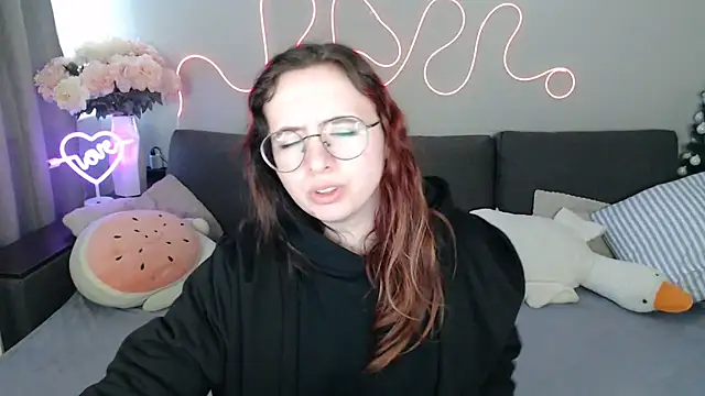 Mini Diva online show from April 25, 8:17 am