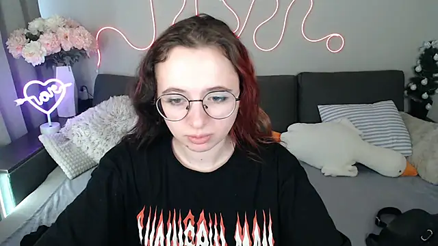 Mini Diva online show from April 21, 8:32 am