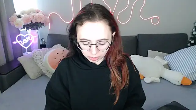 Mini Diva online show from April 27, 8:22 am