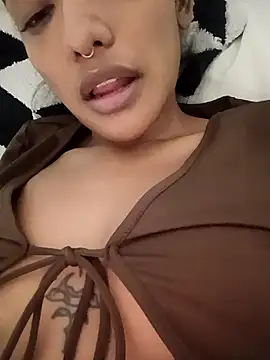 VictoireFeller online show from May 2, 4:49 am