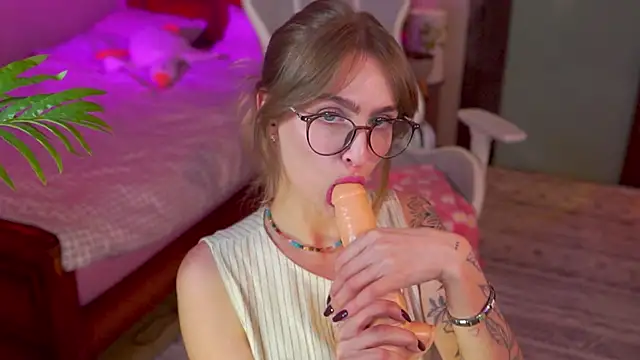 Kamila icee online show from April 26, 8:17 pm