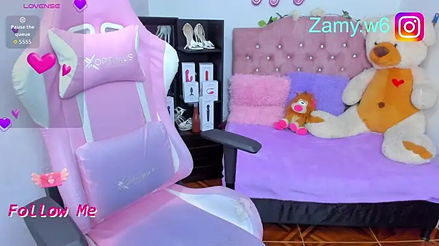 Snapshot of Karla__cute chatting on October 5, 7:46 am Karla cute online show from October 5, 7:46 am