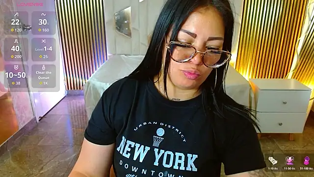 martinna tay online show from April 24, 2:58 am