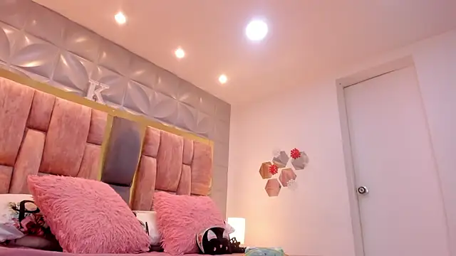 Charlotte Ice1 online show from January 31, 7:11 pm