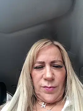 LARIANA RIVERA23 online show from April 23, 2:08 pm