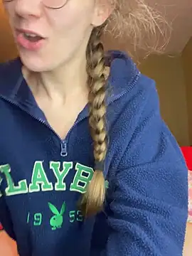Snapshot of sage__marie chatting on September 29, 10:09 am sage marie online show from September 29, 10:09 am