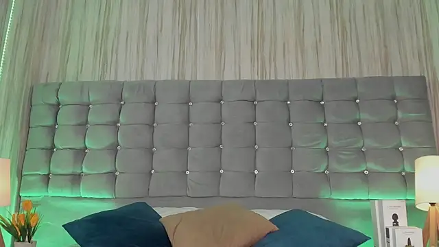 Poacahontasfg online show from September 18, 3:49 am