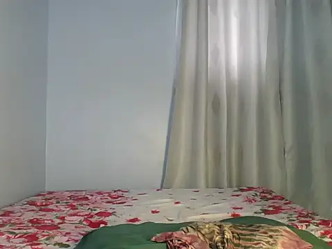 Snapshot of sandra_sauvage chatting on October 14, 7:44 am sandra sauvage online show from October 14, 7:44 am