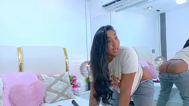 NaiomyLanes online show from April 21, 12:45 pm