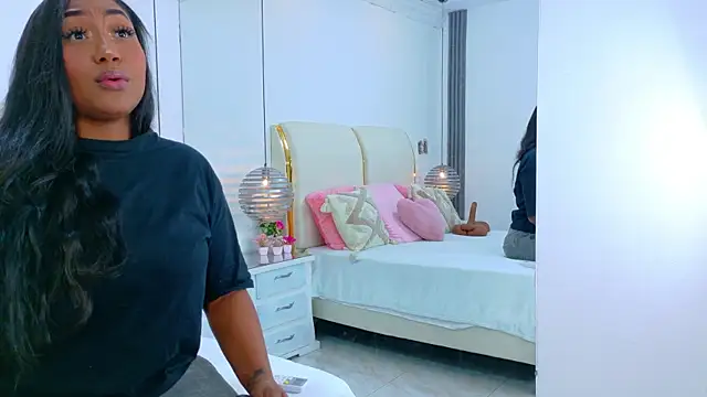 NaiomyLanes online show from April 20, 12:52 pm