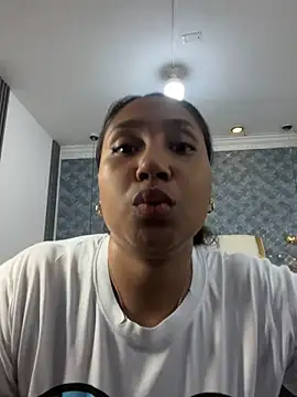 NaiomyLanes online show from April 10, 11:38 am