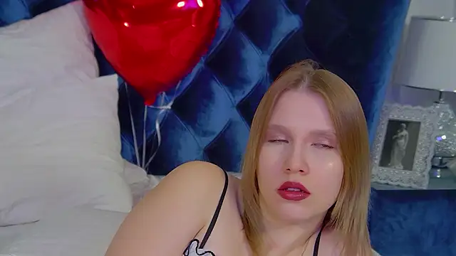 LiliLinn online show from November 15, 5:30 am