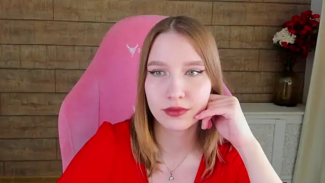 LiliLinn online show from July 7, 7:45 am