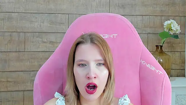 LiliLinn online show from October 20, 4:48 am