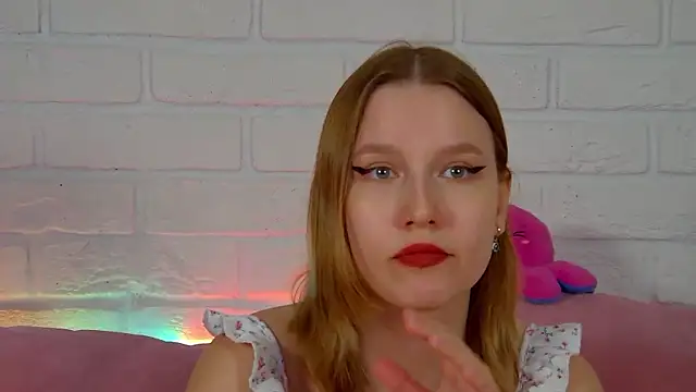 LiliLinn online show from April 25, 1:41 pm