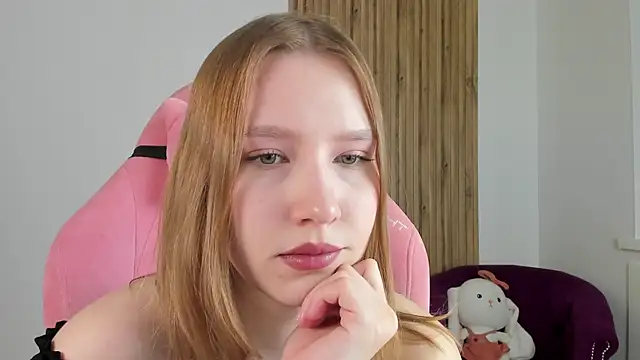 LiliLinn online show from August 3, 4:27 am