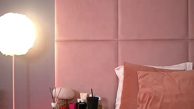 AlmaLuv online show from April 28, 3:54 am