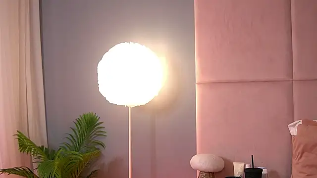 AlmaLuv online show from April 21, 3:57 am