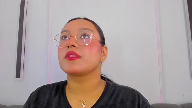 ellamontoya online show from December 4, 12:51 pm