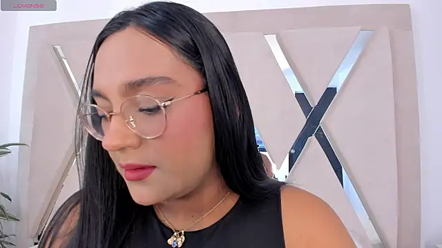 ellamontoya online show from February 4, 12:30 pm