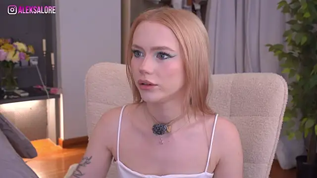 LexieLoree online show from June 17, 2:57 am
