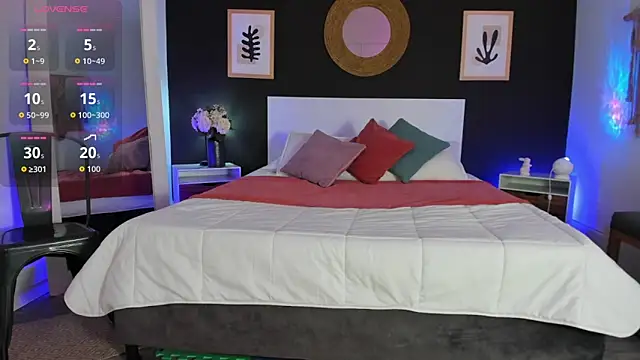 VioletPaket online show from April 9, 11:37 am