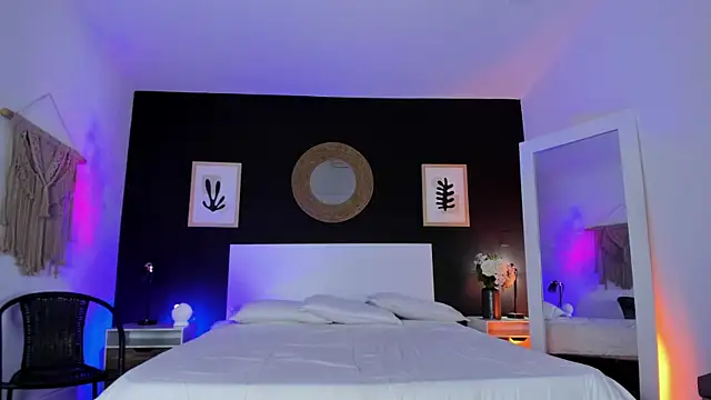 VioletPaket online show from November 30, 1:37 pm