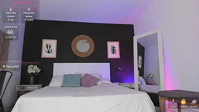 VioletPaket online show from February 5, 12:19 pm